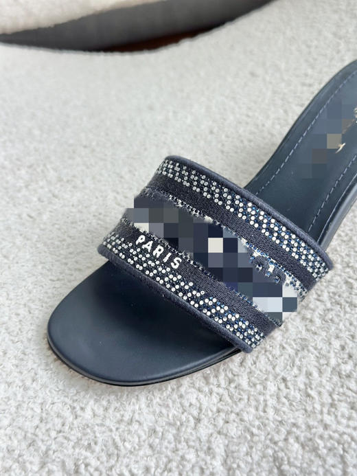 57-6 雕钻面款拖鞋 商品图9