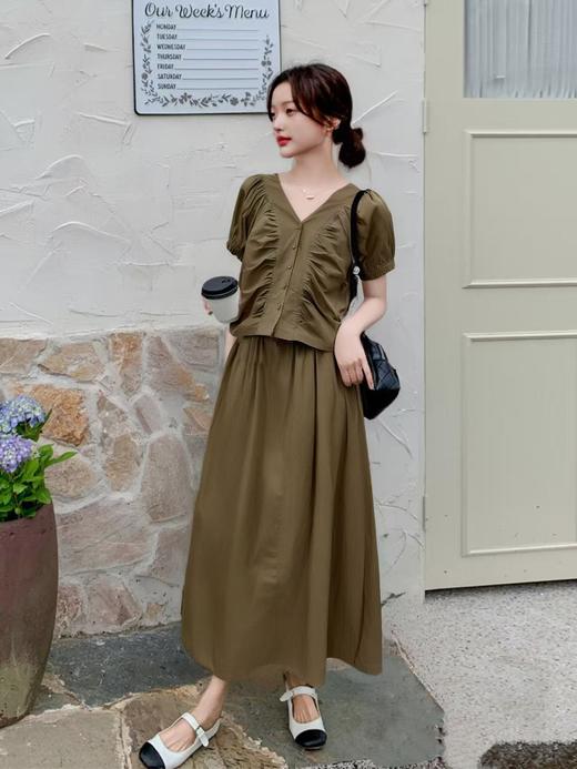  七夕福利-NO退~｛ 套装 ｝复古气质V领上衣+半裙收褶气质显瘦卡其套装-喜出 商品图1