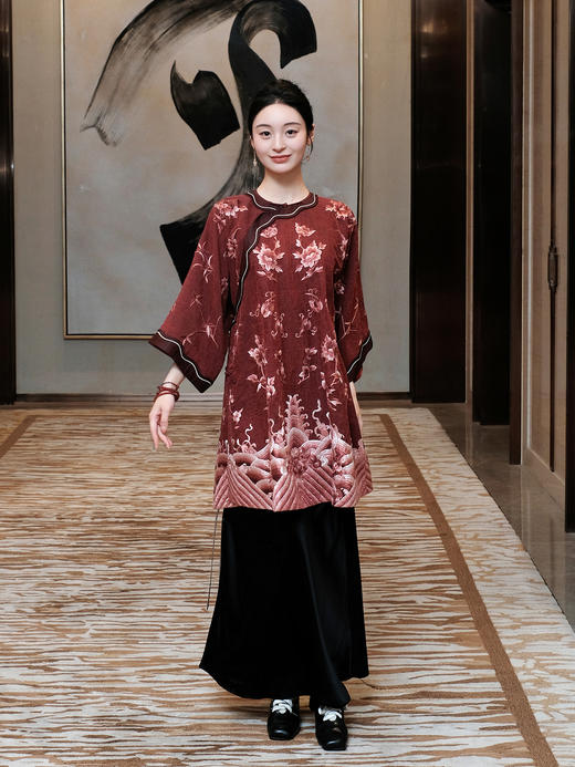 盛唐牡丹| 高货-红云纱手工满绣长衫 商品图1