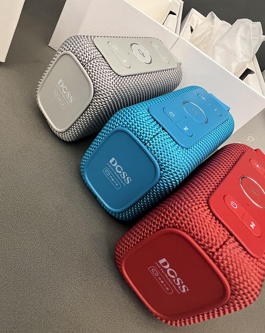 特价68元！6级防水~！音质不错！便携小巧时尚蓝牙音响 商品图9