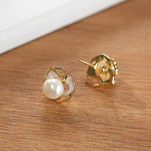 戴拉《花容珠貌》小香风山茶花天然淡水珍珠吊坠项链、戒指、耳钉3件套礼盒，配备礼盒+国检证书，送人自留都不错 商品图8