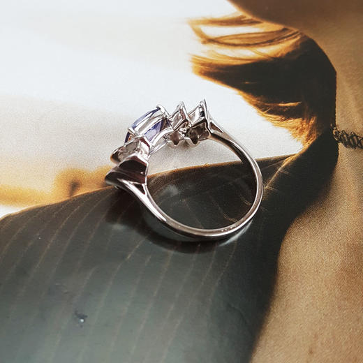 【天然正品】AU750收藏级白金镶钻镶天然1.80克拉紫色蓝宝石戒指15号（戒圈可改）女士现售价：8880！030425AH96 商品图4