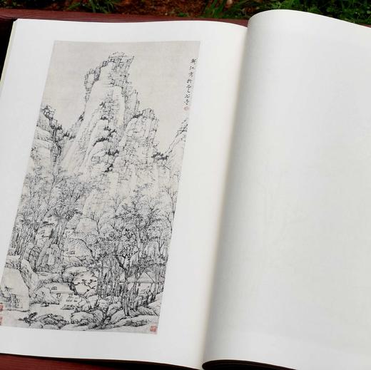 特别推荐：《渐江画集》，全1册，4开巨册，布面锁线精装，香港开发（Cafa）股份有限公司1969年出版，售价588元。 商品图13