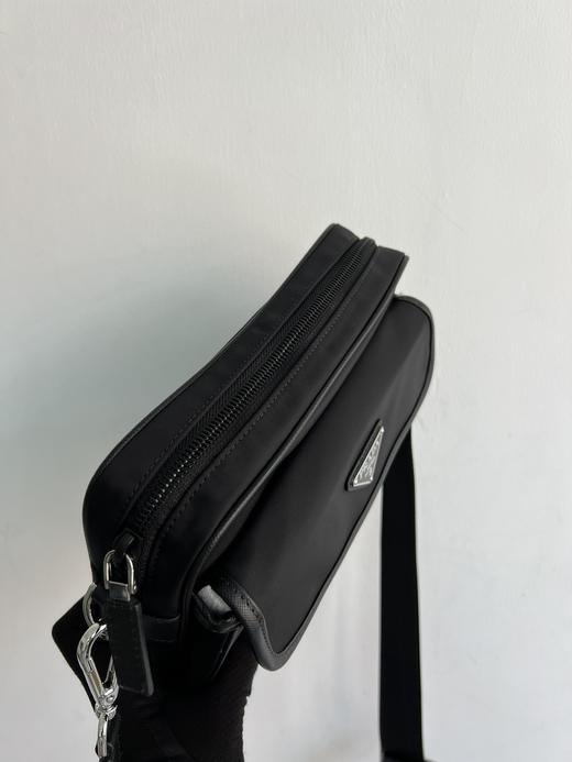 普拉达新款邮差包 2VH133B（CB） 商品图6