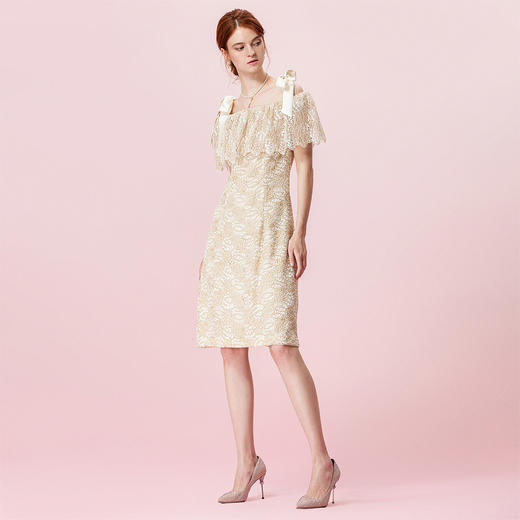 1C373059452138   奥丽嘉朵OBBLIGATO  奥丽嘉朵新款杏色蕾丝修身一字肩吊带连衣裙 商品图4