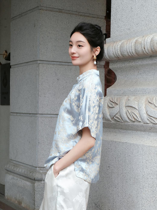 盛唐婧 |真丝冠乐绉梅花纹斜开领上衣 商品图2