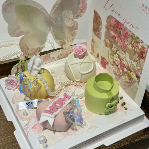 母亲节法甜4拼（心形：牛巧慕斯和橘子冻夹心；玫瑰花：芭乐慕斯和芭乐果泥夹心；旗袍：抹茶芝士慕斯，草莓树莓夹心；天使：榛果慕斯，黑巧夹心） 商品图0