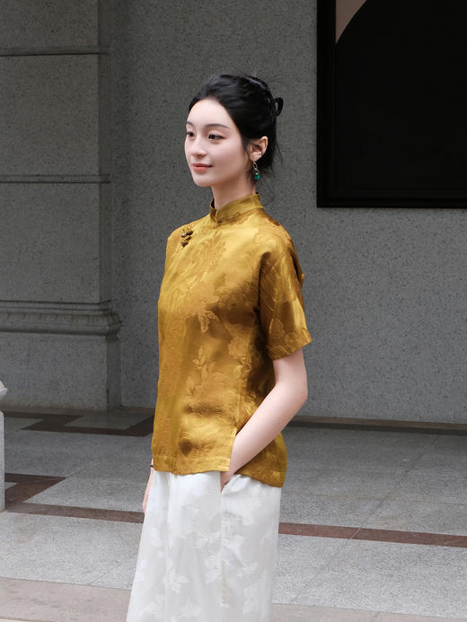 盛唐婧 |蝴蝶盘扣凤戏牡丹上衣-香槟色 商品图1