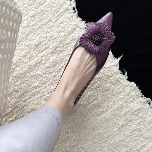 【预售5天】魅紫！淑女甜美新品丝绸羊皮真皮花朵浅口单鞋FDME&FD9117-1 商品图1