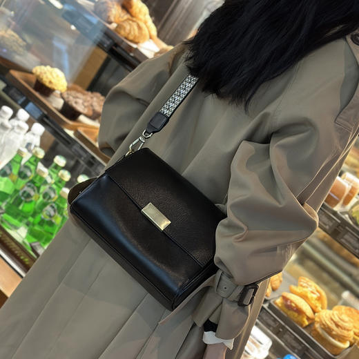 【预售3天】2025新款腋下包女时尚复古斜挎包感小众单肩女包5106-D 商品图2