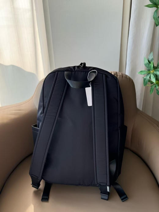 原单正品 lulu everywhere backpack 双肩背包，六个色
尺寸:29cm x 15cm X 43cm
容量：22L
原价680 商品图5