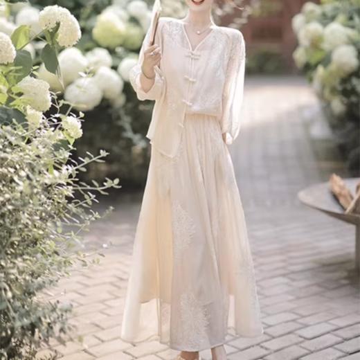 一眼就沦陷 | ORIGNAL&CO 国风重工刺绣天丝套装 轻盈无负担  上身气质温婉 清冷温柔感拉满！ 商品图4