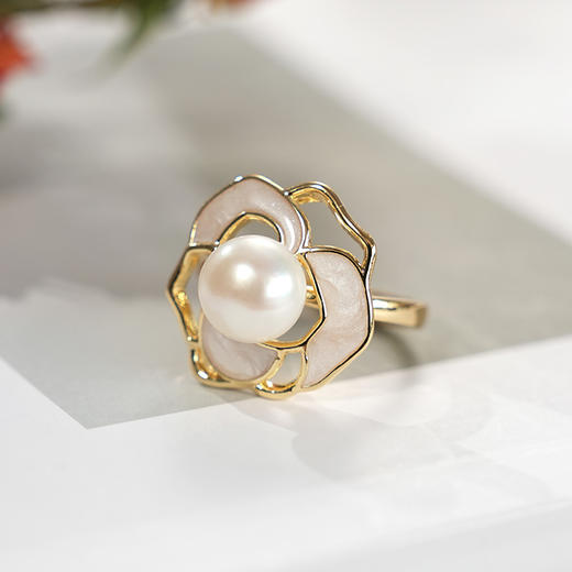 戴拉《花容珠貌》小香风山茶花天然淡水珍珠吊坠项链、戒指、耳钉3件套礼盒，配备礼盒+国检证书，送人自留都不错 商品图9