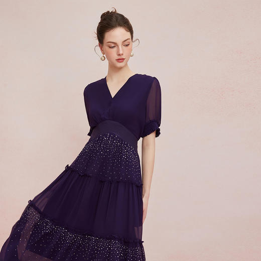 QF891斯尔丽25新款法式浪漫高腰节蛋糕收褶烫钻后腰超细橡筋显瘦连衣裙 商品图0