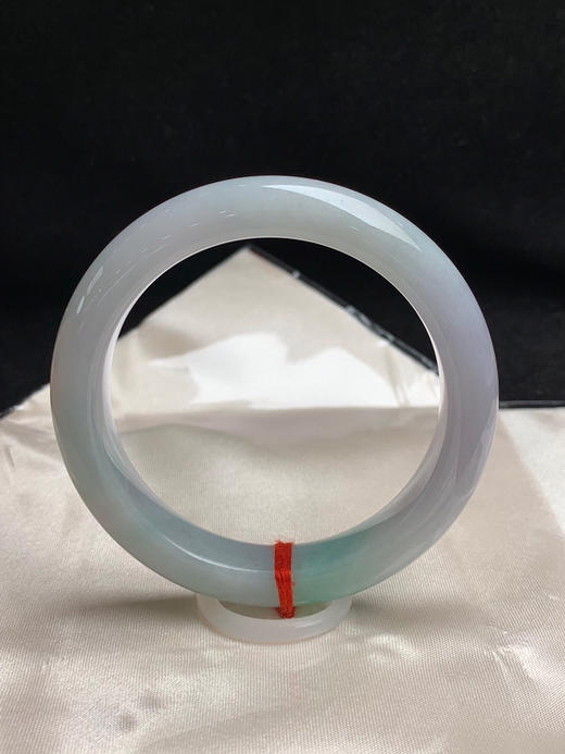 612869，59圈口，细糯化春彩正圈平安镯，淡紫底飘绿，底子细腻 商品图3