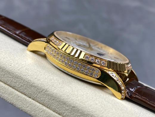 NOOB official➕ 百达翡丽 古典超级复杂多功能5496R万年历系列腕表，儒雅而至！1⃣️【精彩细节与优点】此腕表尺寸40mm合理的尺寸和表耳设计又能让它适合大众人士配戴✔️✔️✔️ 商品图4