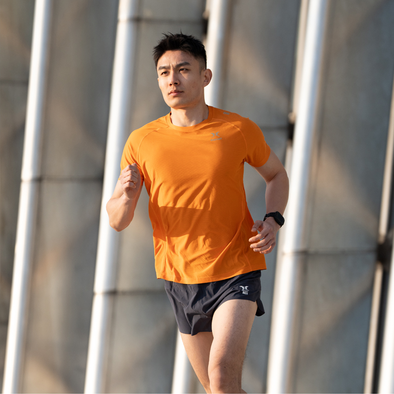 身体智慧 BODYWIT 男款 专注 马拉松短袖T恤