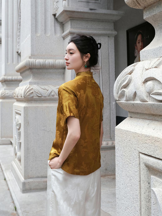 盛唐婧 |蝴蝶盘扣凤戏牡丹上衣-香槟色 商品图2