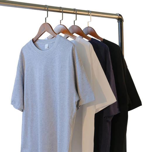IGUANA 全棉质感 40S新疆精梳棉 纯色 多色可选 情侣款 男女同款　夏季宽松正肩版型 亲肤透气百搭短袖T恤IGJT2200 商品图1