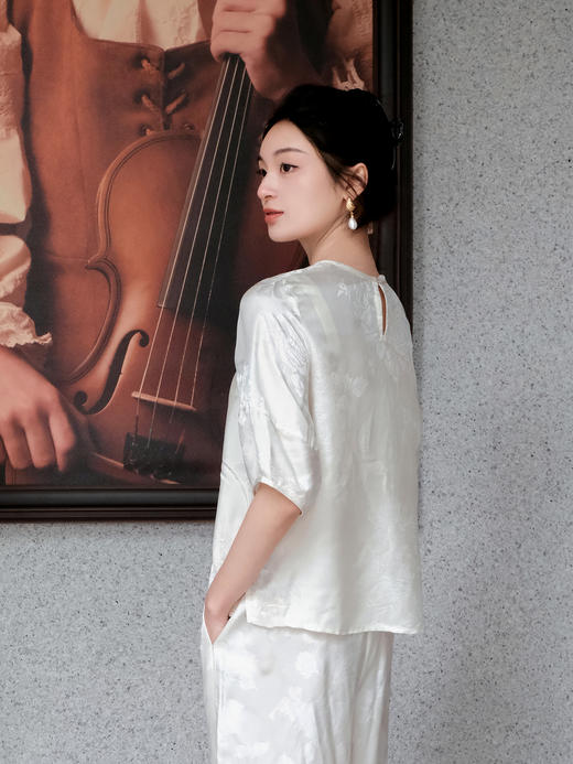 盛唐婧 |桑蚕丝提花透孔罗新中式简约上衣-白色 商品图1