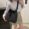 UYOKU 防水 大容量尼龙抽绳褶皱日式单肩包 旅游出行 休闲斜挎水桶包 4色可选 商品缩略图5