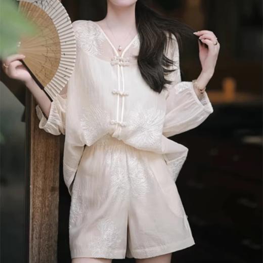 一眼就沦陷 | ORIGNAL&CO 国风重工刺绣天丝套装 轻盈无负担  上身气质温婉 清冷温柔感拉满！ 商品图3