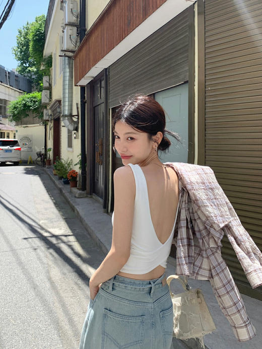 【真的巨巨显瘦好穿！💯推荐！！】RUIDUO交叉美背背心  法式方领vs性感美背 自带胸垫 高级纯欲 谁穿谁好看！！ “最”（48小时内发货） 商品图0