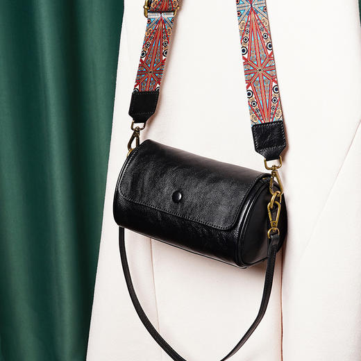 【预售3天】2025新款百搭休闲圆筒包斜挎包高级感单肩女包9240-D 商品图3