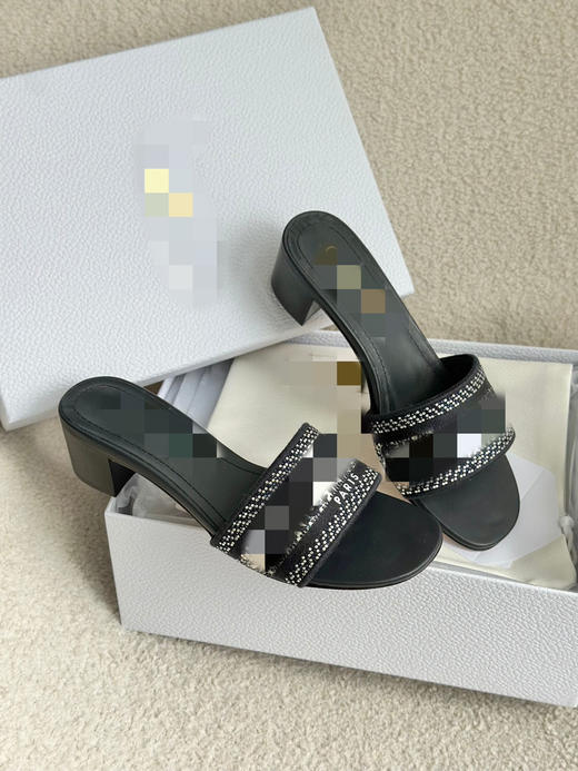 57-6 雕钻面款拖鞋 商品图10