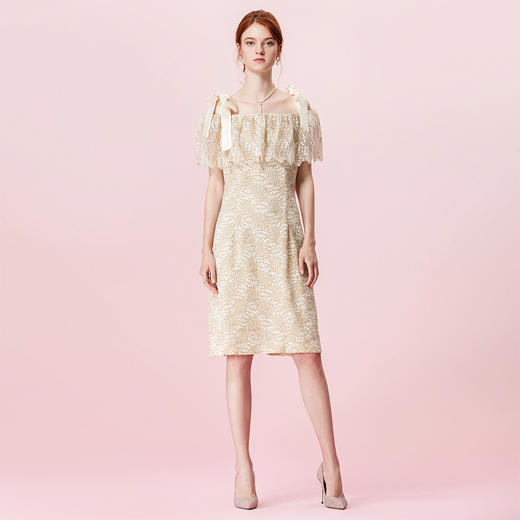 1C373059452138   奥丽嘉朵OBBLIGATO  奥丽嘉朵新款杏色蕾丝修身一字肩吊带连衣裙 商品图1