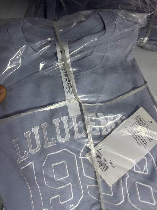 外贸原单正品2025新款Luluemon_Relaxed-Fit学院风T短袖。马卡龙4色独家首发！

颜色:米白  粉色  雾霾蓝   黑色
尺码 1码  2码  3码
原价💰68美金 商品图14