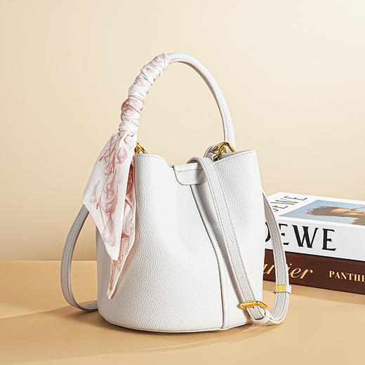 【预售3天】2025新款时尚百搭单肩包大容量高级感女士手提水桶包BX6040 商品图1