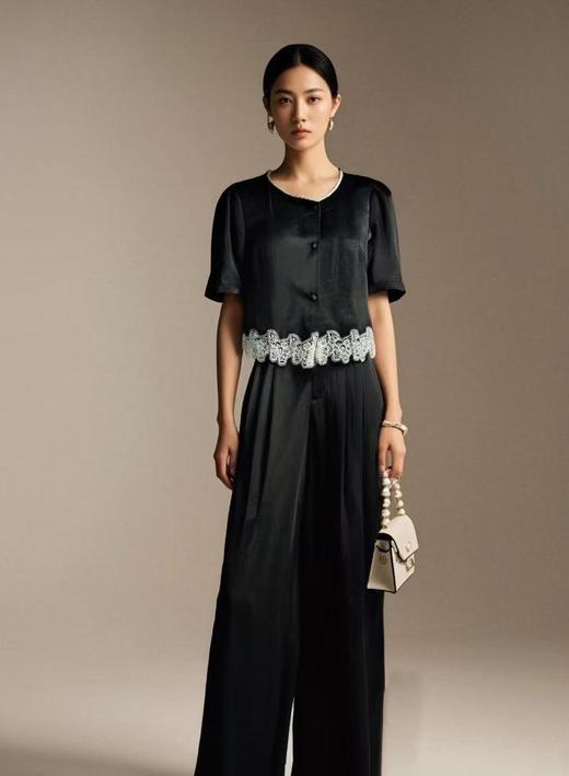 【限八一促】 福利推荐~垂感顺滑｛ 套装 ｝缎面感压皱蕾丝上衣➕阔腿裤-喜出 商品图0