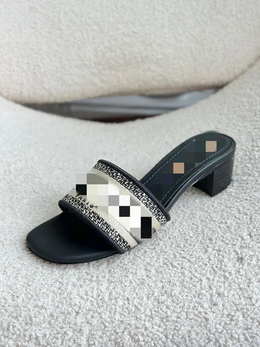 57-5 雕经典款拖鞋 商品图5