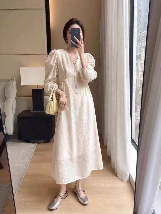 七夕福利-NO退-~83%天丝｛ 连衣裙系列 ｝24092杏色提花法式气质优雅V领复古系带收腰仙气连衣裙女-喜出 商品图6