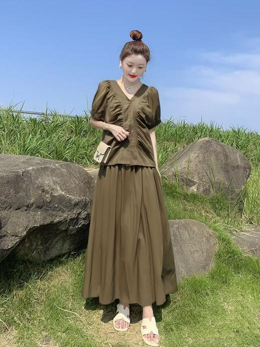  七夕福利-NO退~｛ 套装 ｝复古气质V领上衣+半裙收褶气质显瘦卡其套装-喜出 商品图0