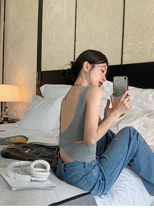 【真的巨巨显瘦好穿！💯推荐！！】RUIDUO交叉美背背心  法式方领vs性感美背 自带胸垫 高级纯欲 谁穿谁好看！！ “最”（48小时内发货） 商品图3