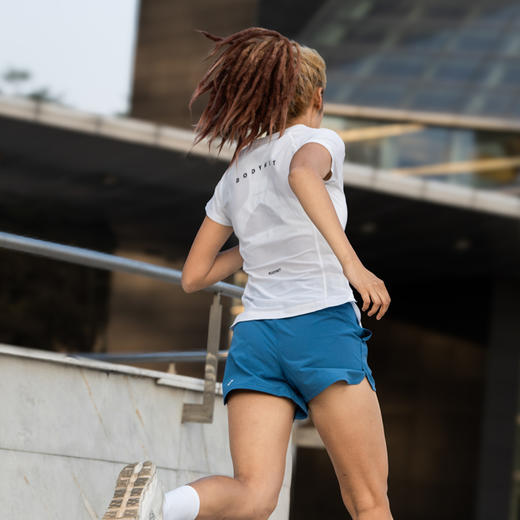 身体智慧 BODYWIT 女款 专注 马拉松短袖T恤 商品图2