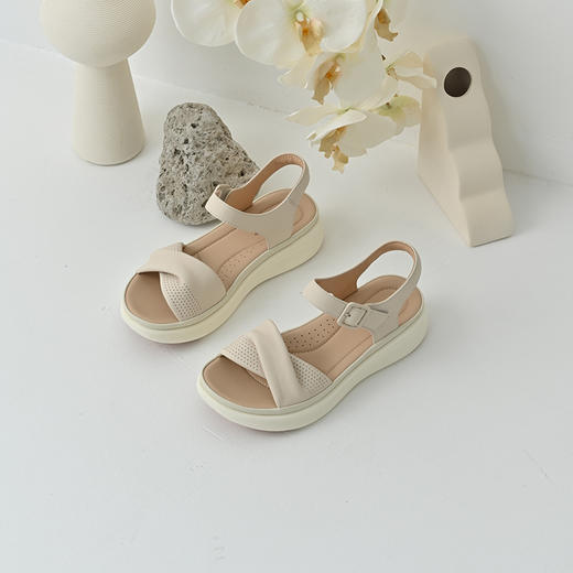 经典鲨2025夏季新品羊皮革百搭通勤透气舒适休闲露趾凉鞋女KG25-529051 商品图3