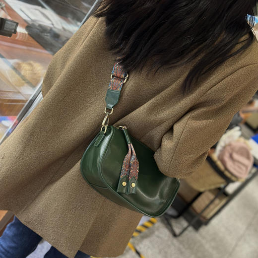 【预售3天】2025新款宽肩带腋下包女高级感时尚小众单肩斜挎女包9244-D 商品图4