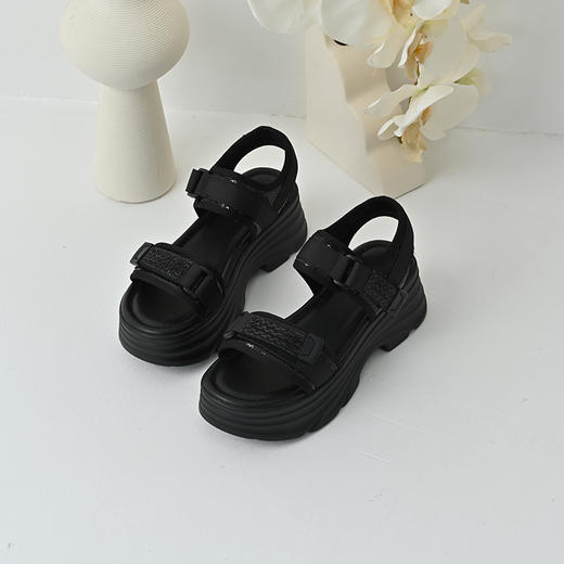 经典鲨2025夏季新品时尚百搭厚底魔术贴显高通勤休闲凉鞋女KW327-529011 商品图3