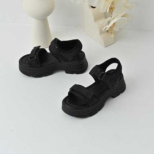 经典鲨2025夏季新品时尚百搭厚底魔术贴显高通勤休闲凉鞋女KW327-529011 商品图1