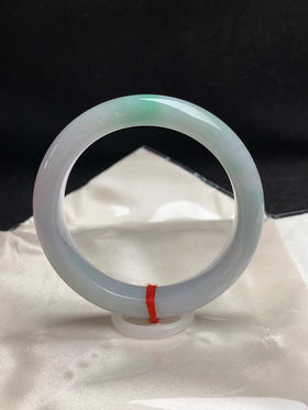 612869，59圈口，细糯化春彩正圈平安镯，淡紫底飘绿，底子细腻