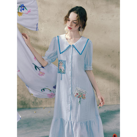 两三事 铃兰晨露 2025夏季新款小清新印花贴布绣大翻领绑带连衣裙 商品图1