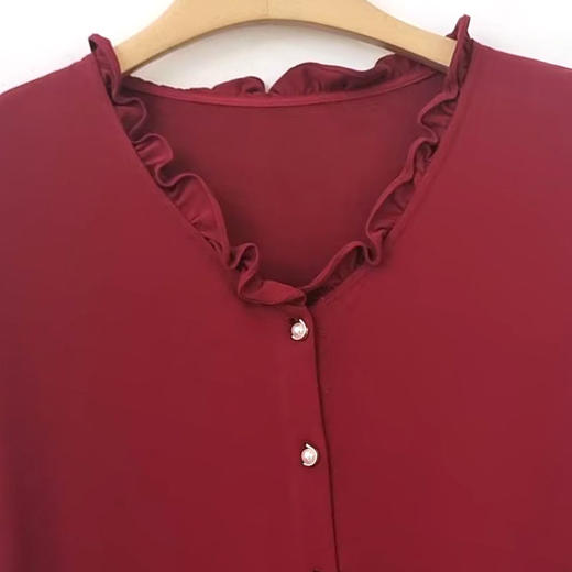 VIVIAN LIU R2447317 25春新款V领木耳边下摆A字版型长袖针织上衣 商品图2