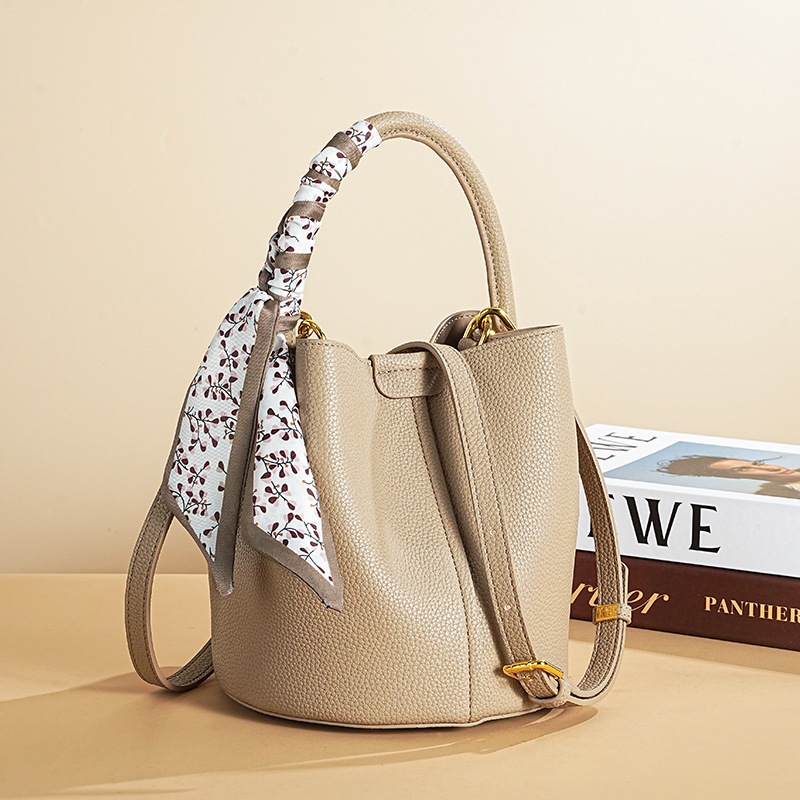 【预售3天】2025新款时尚百搭单肩包大容量高级感女士手提水桶包BX6040