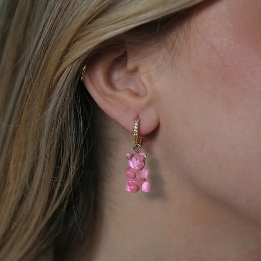 订购6周到｜CRYSTAL HAZE-Nostalgia Bear Hoop-pave-粉色小熊 单只 耳环 （金色环扣）［挪威设计师］ 商品图1