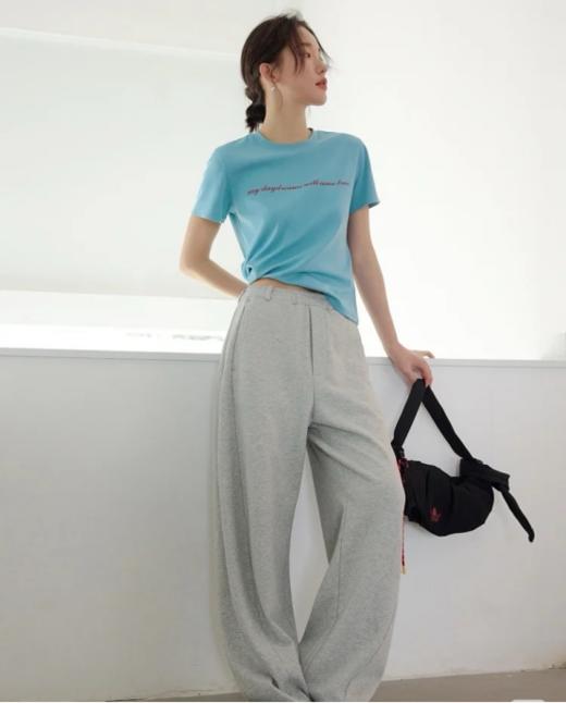 冷白皮暴击❗️黄黑皮人手必备👉🏻这件【凉感夏日复古湖蓝T恤】🥳我真的要夸爆💨颜值超高，质感超绝，🤩实用性价爆表 ✅莫代尔棉面料，细腻软弹 ，自带光泽感 商品图3