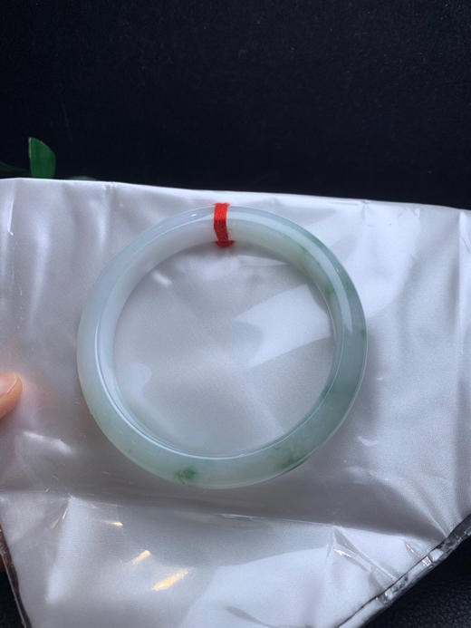 612874，60.5飘花手镯，底细腻，大半圈飘蓝花 商品图4