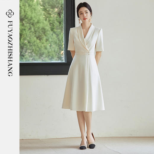 FUYAO扶摇 高级感国风连衣裙女2025新款杏色气质显瘦裙子复古盘扣 商品图3